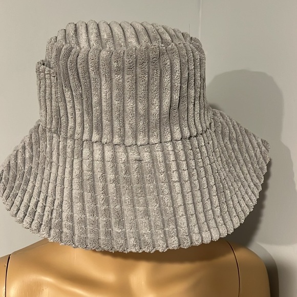 NWOT Bucket Hat - Picture 3 of 12